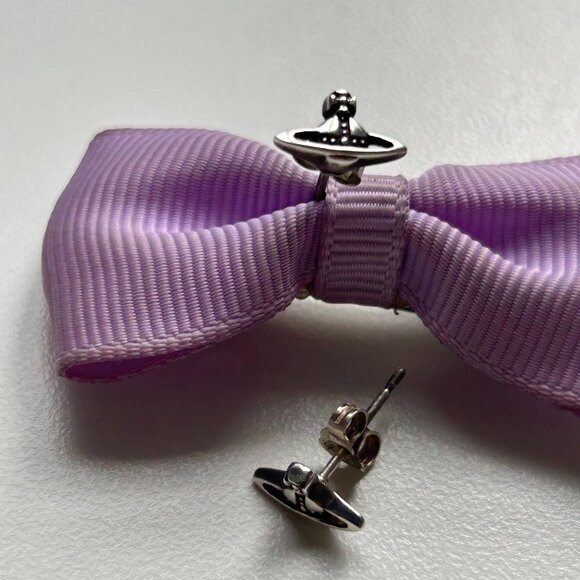 Tiny Vivienne Westwood orb earrings - Picture 1 of 2